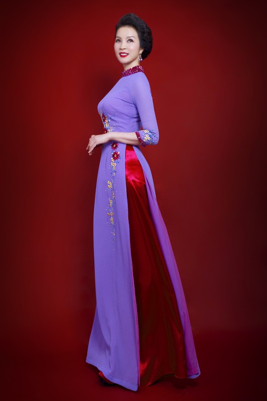 MC Thanh Mai tre trung voi ta ao dai mung ngay 8/3-Hinh-2